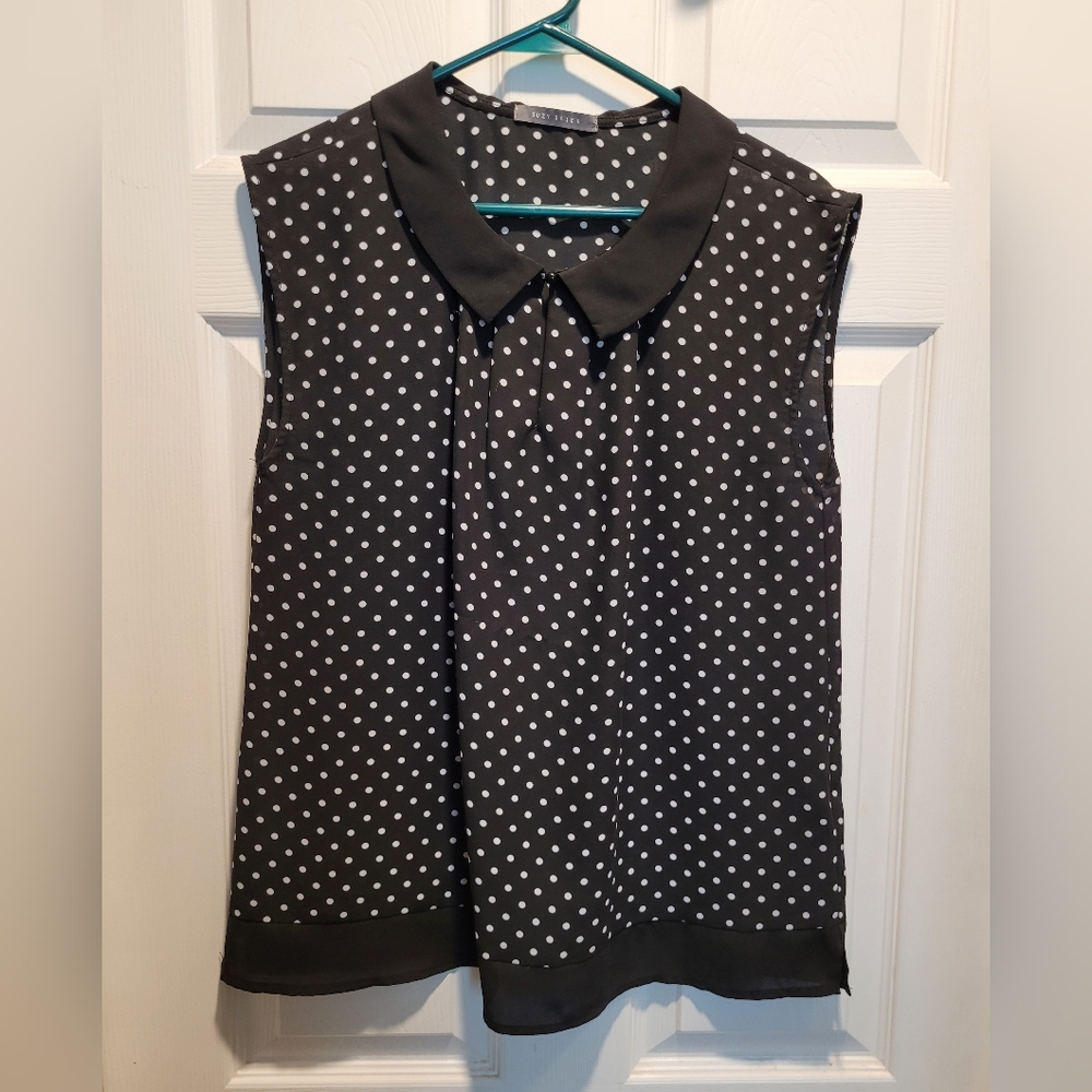 Suzy Shier Black and White Sleeveless Blouse with Peter Pan Collar (Med)